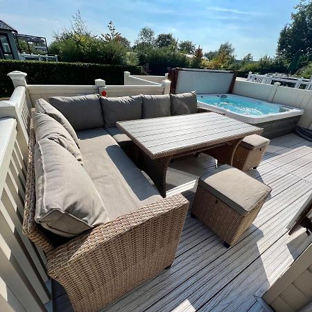 Cottontail Lodge - Hot tub - Pet Friendly South Cerney Zewnętrze zdjęcie