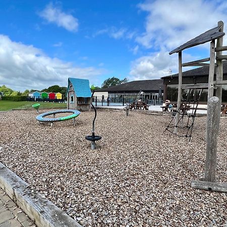 Cottontail Lodge - Hot tub - Pet Friendly South Cerney Zewnętrze zdjęcie