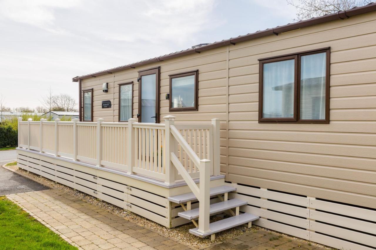 Cottontail Lodge - Hot tub - Pet Friendly South Cerney Zewnętrze zdjęcie