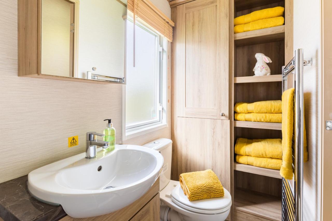 Cottontail Lodge - Hot tub - Pet Friendly South Cerney Zewnętrze zdjęcie