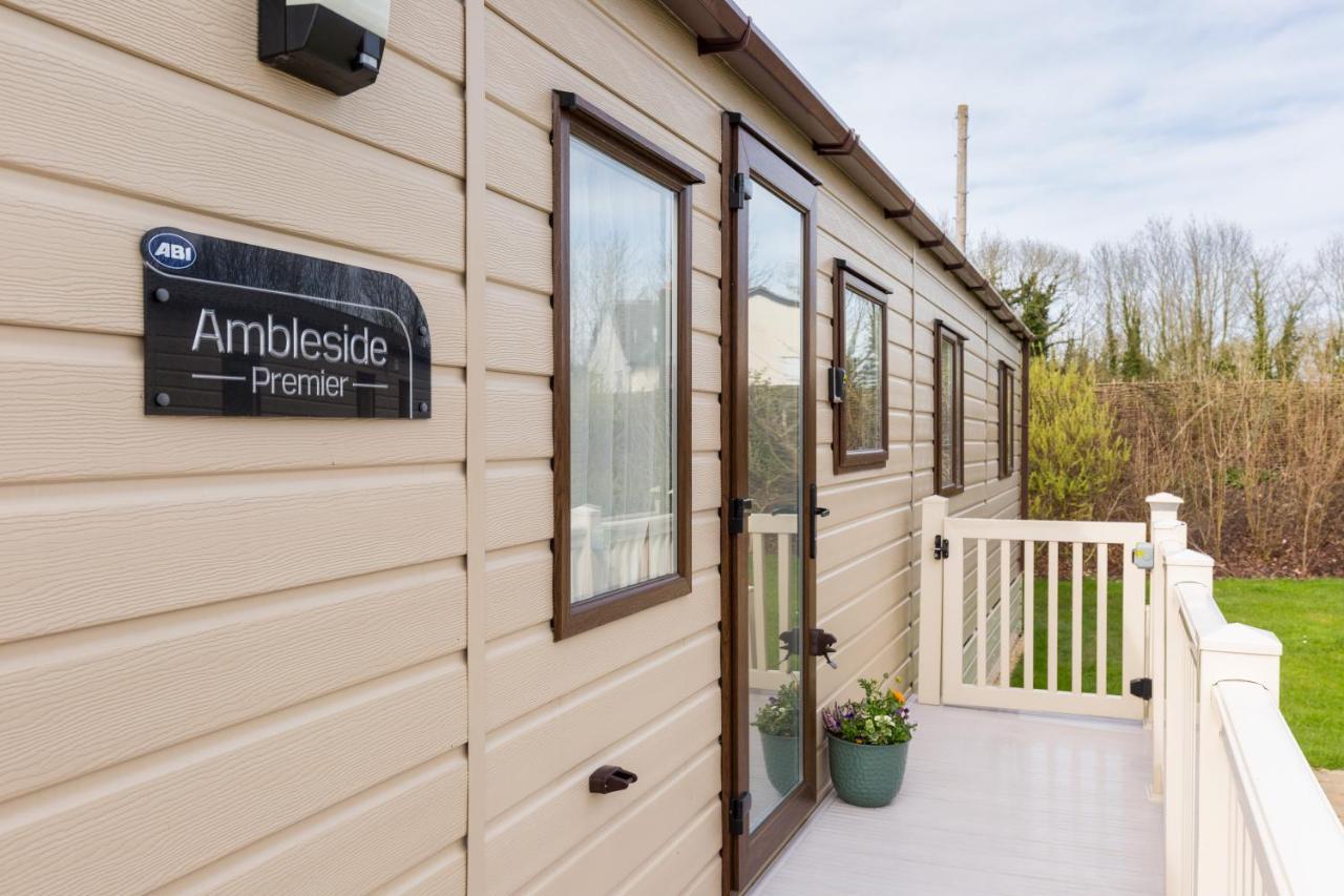 Cottontail Lodge - Hot tub - Pet Friendly South Cerney Zewnętrze zdjęcie