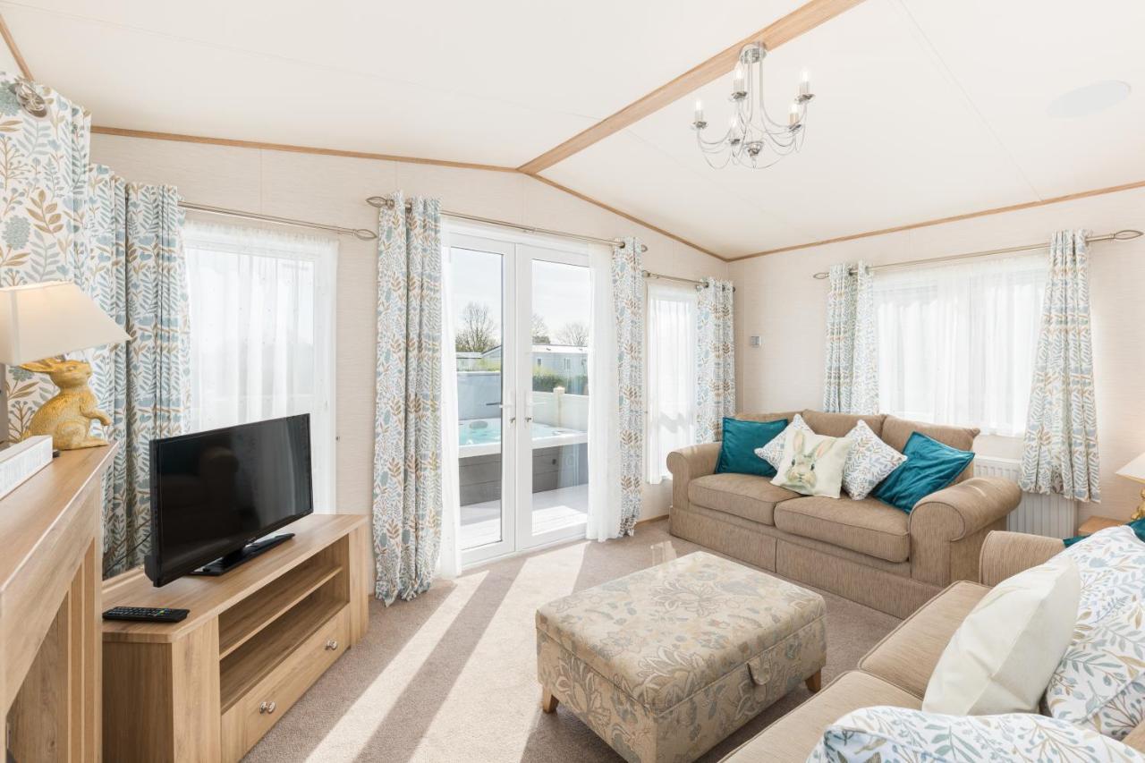 Cottontail Lodge - Hot tub - Pet Friendly South Cerney Zewnętrze zdjęcie