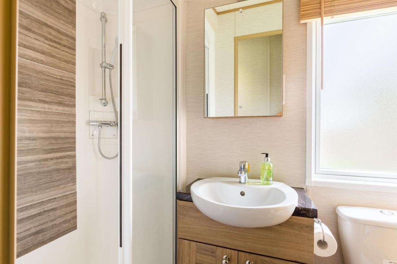 Cottontail Lodge - Hot tub - Pet Friendly South Cerney Zewnętrze zdjęcie