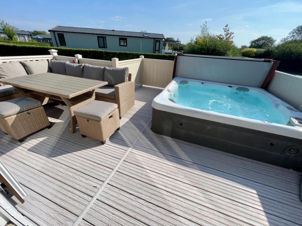Cottontail Lodge - Hot tub - Pet Friendly South Cerney Zewnętrze zdjęcie