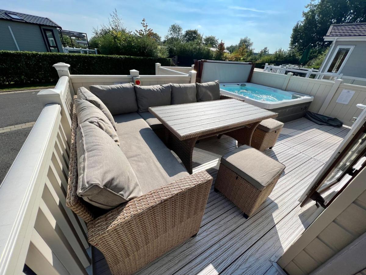 Cottontail Lodge - Hot tub - Pet Friendly South Cerney Zewnętrze zdjęcie
