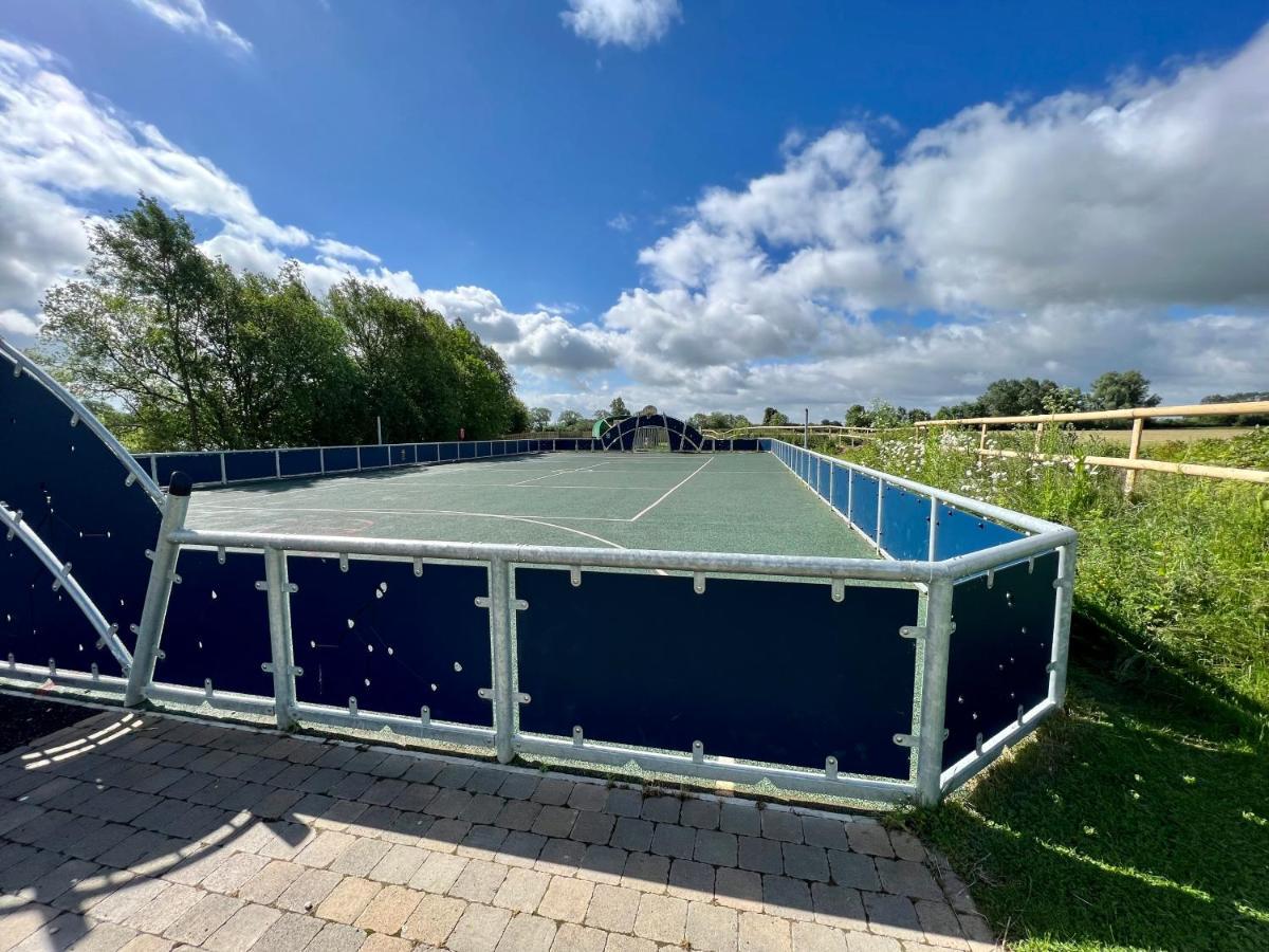 Cottontail Lodge - Hot tub - Pet Friendly South Cerney Zewnętrze zdjęcie